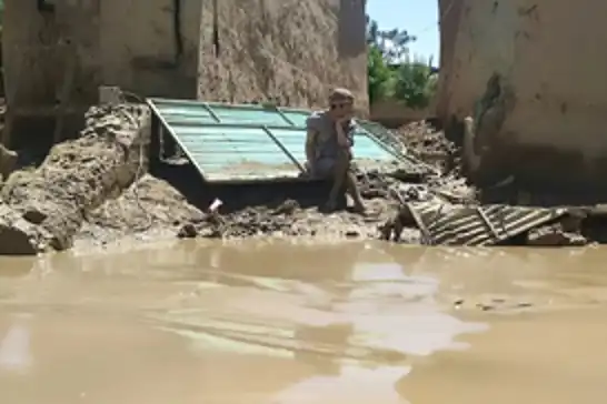 مصرع أكثر من 50 شخصًا جراء فيضانات وسيول تجتاح وسط أفغانستان