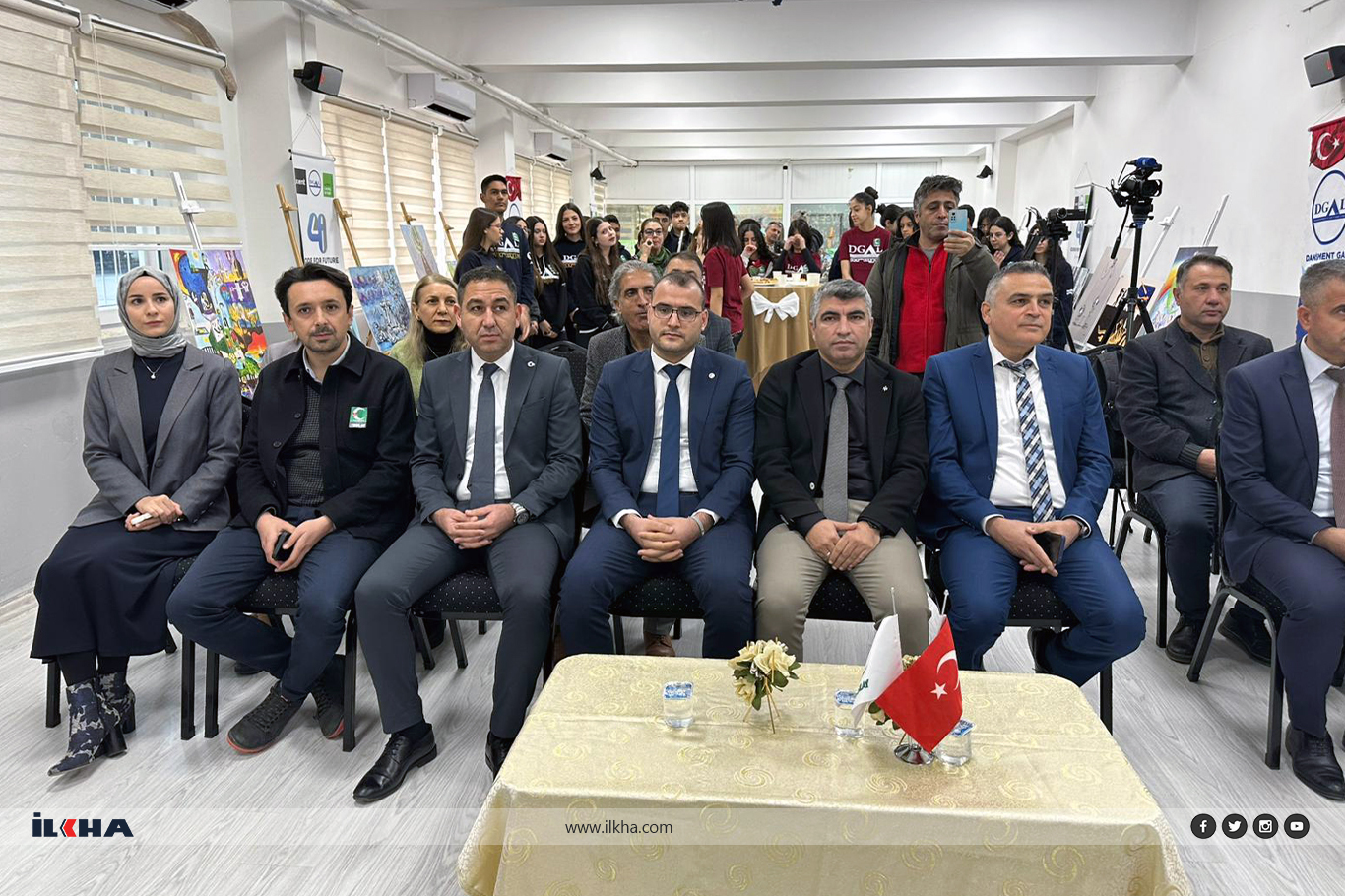 Adana'da "Sağlıklı Nesil Sağlıklı Gelecek" resim sergisi ziyarete açıldı