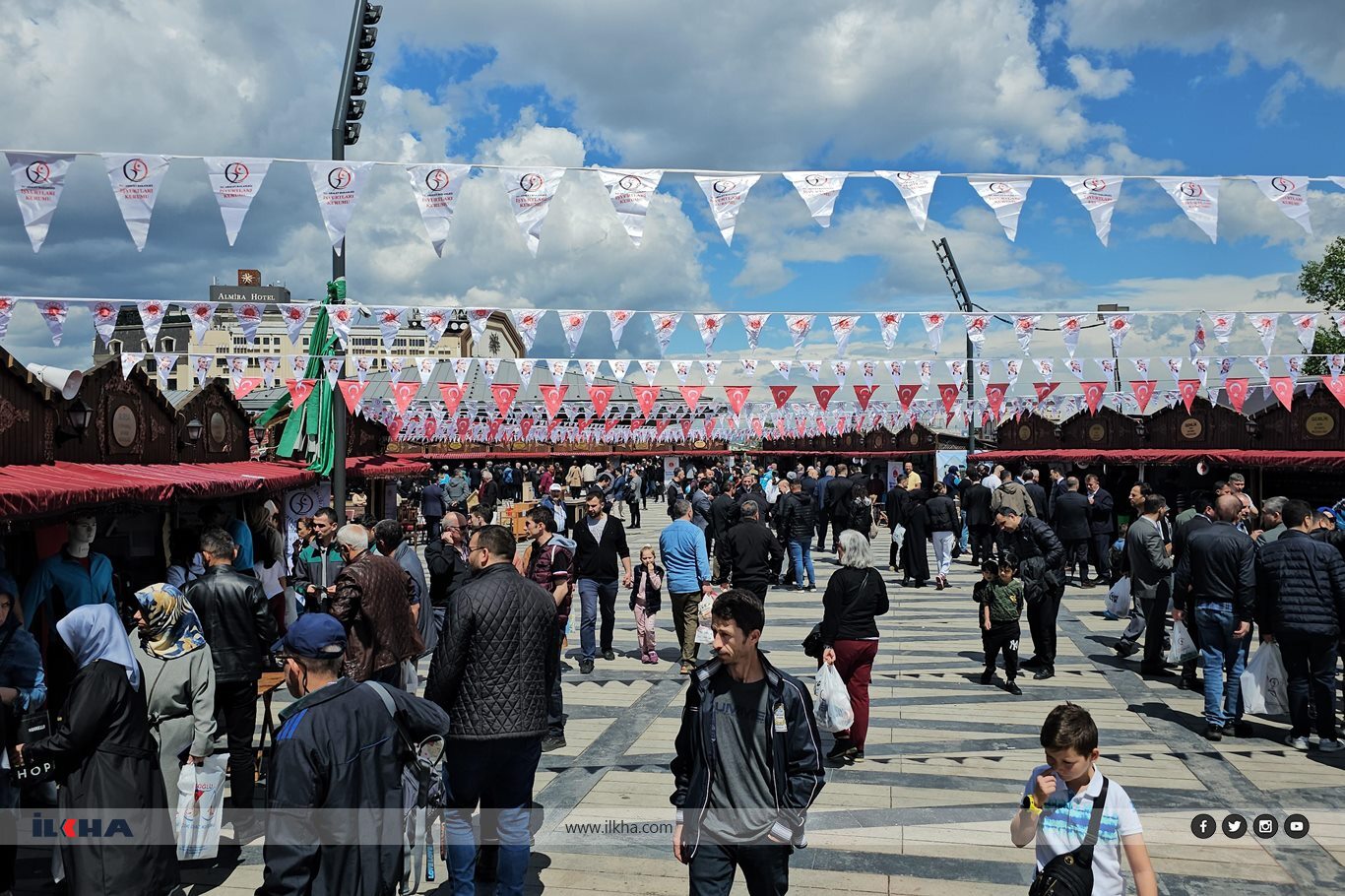 Hükümlü ve mahkûmların el emeği sanat fuarı Bursa'da açıldı Hükümlü ve mahkûmların el emeği sanat fuarı Bursa'da açıldı
