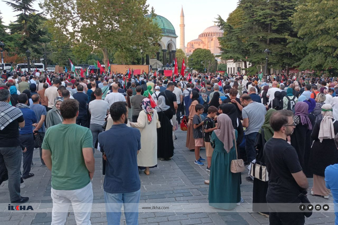 Sultanahmet'te binlerce kişi Gazze için bir araya geldi Sultanahmet'te binlerce kişi Gazze için bir araya geldi