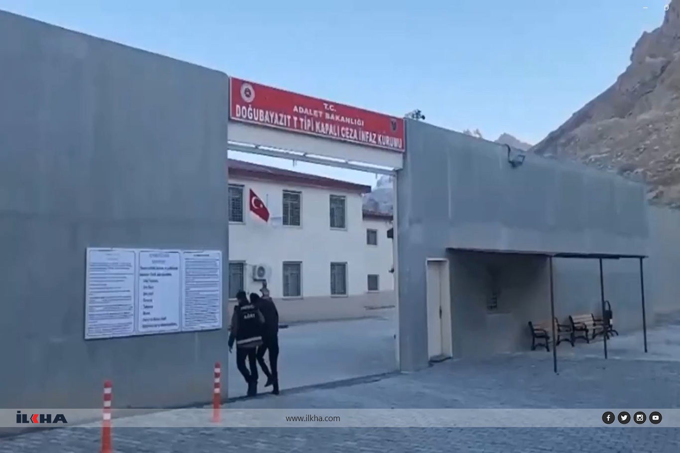 Ağrı'da durdurulan bir tırda yüklü miktarda sentetik ecza maddesi ele geçirildi