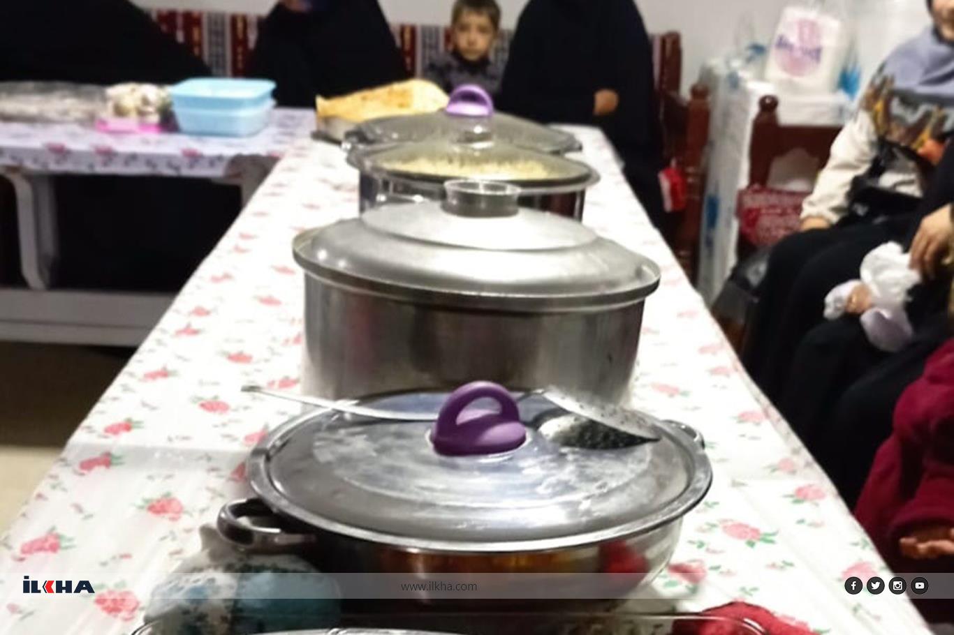 Diyarbakır'da Gazze yararına kermes düzenledi Diyarbakır'da Gazze yararına kermes düzenledi