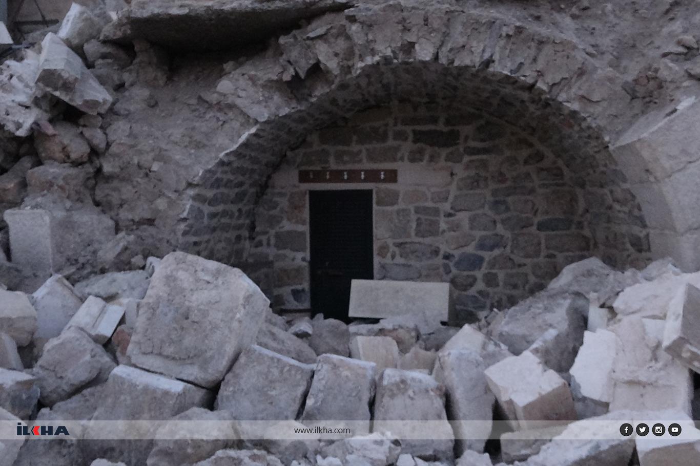 Beyazıd-i Bestami Türbesi ile Darb-ı Sak Kalesi depremde yıkıldı Beyazıd-i Bestami Türbesi ile Darb-ı Sak Kalesi depremde yıkıldı