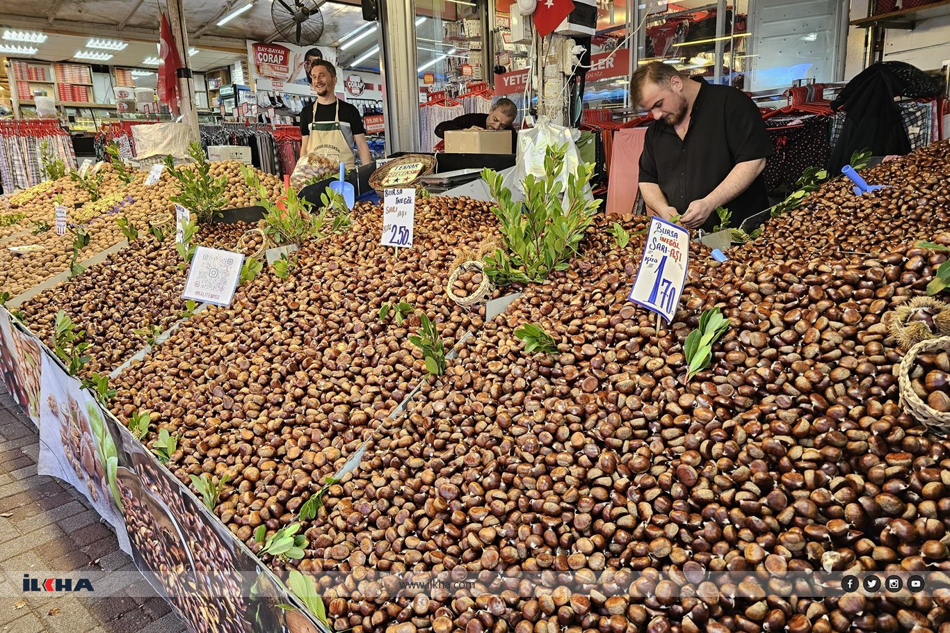 Kış aylarının vazgeçilmez lezzeti kestane, tezgahlarda yerini aldı Kış aylarının vazgeçilmez lezzeti kestane, tezgahlarda yerini aldı
