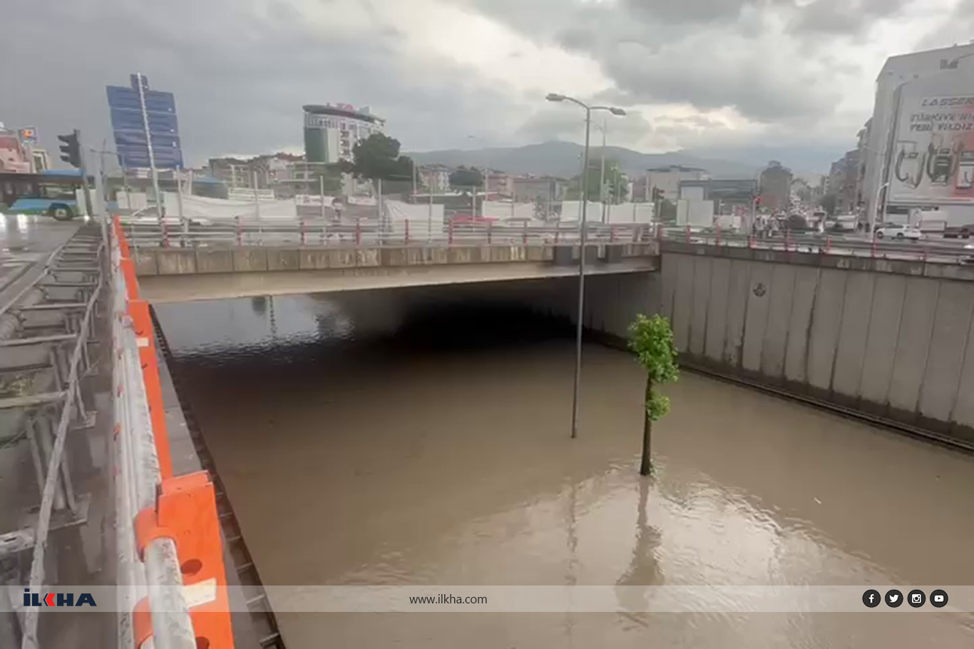 Malatya'da sağanak yağış su baskınlarına yol açtı Malatya'da sağanak yağış su baskınlarına yol açtı