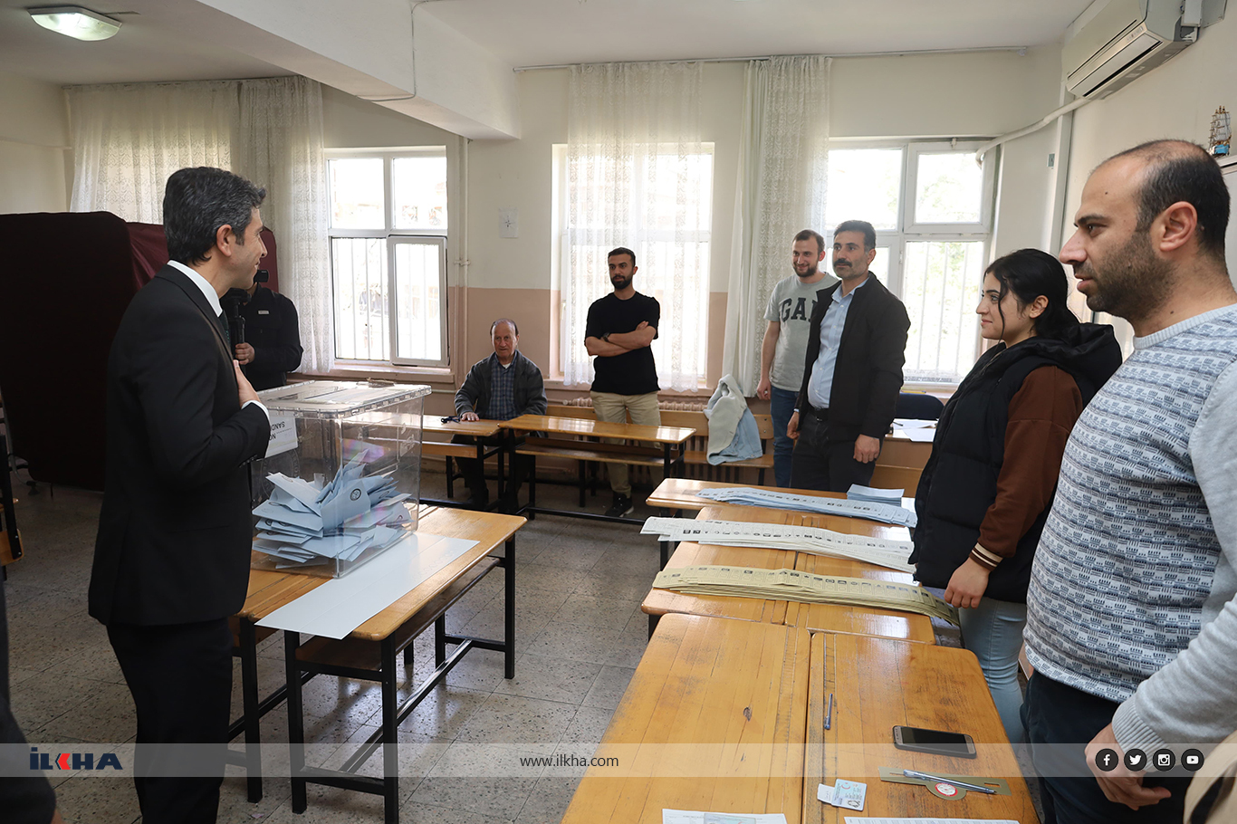 HÜDA PAR Şanlıurfa Büyükşehir Belediye Başkan adayı Özaslan oyunu kullandı HÜDA PAR Şanlıurfa Büyükşehir Belediye Başkan adayı Özaslan oyunu kullandı