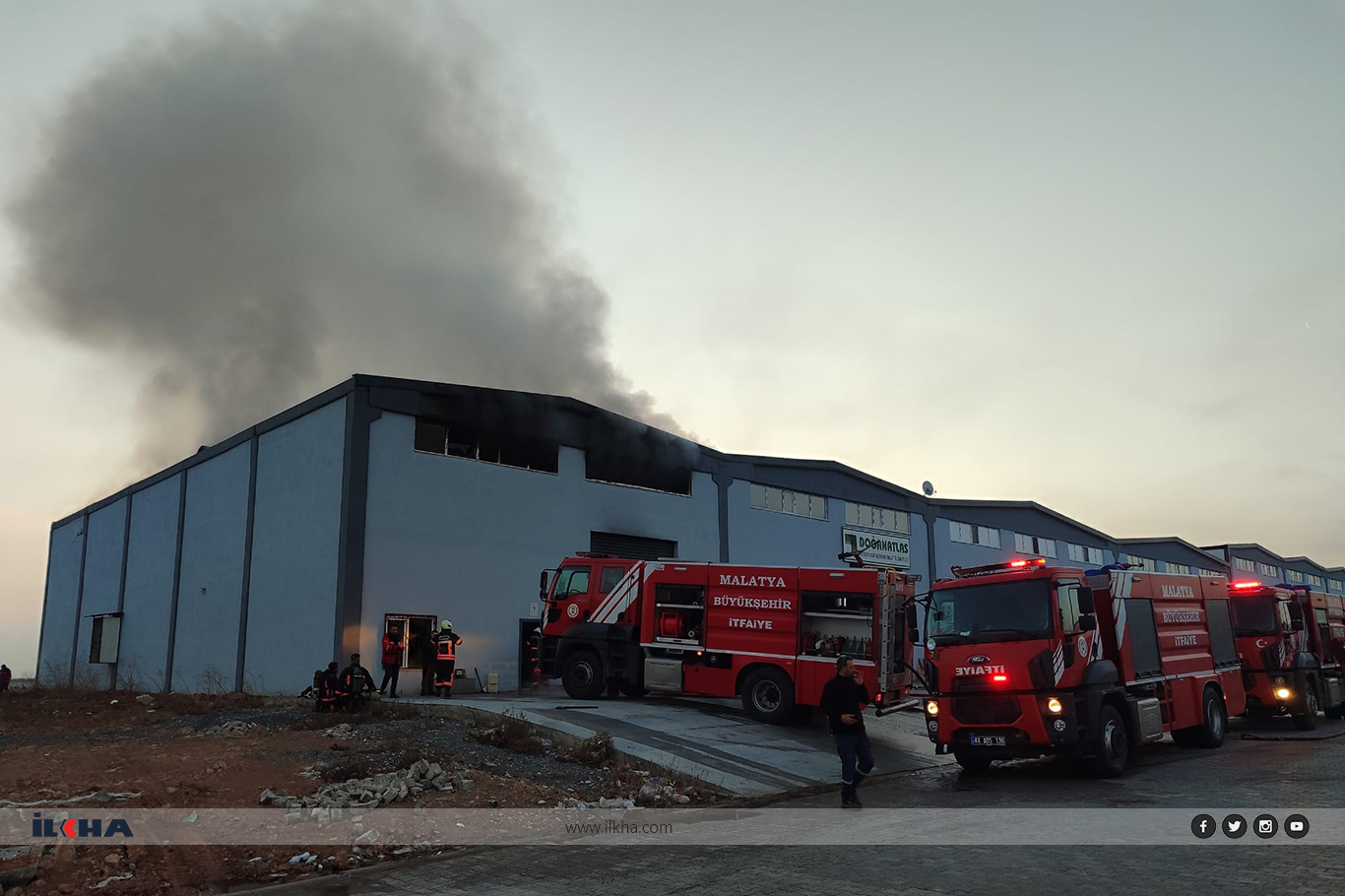 Malatya'da kağıt fabrikasında yangın Malatya'da kağıt fabrikasında yangın
