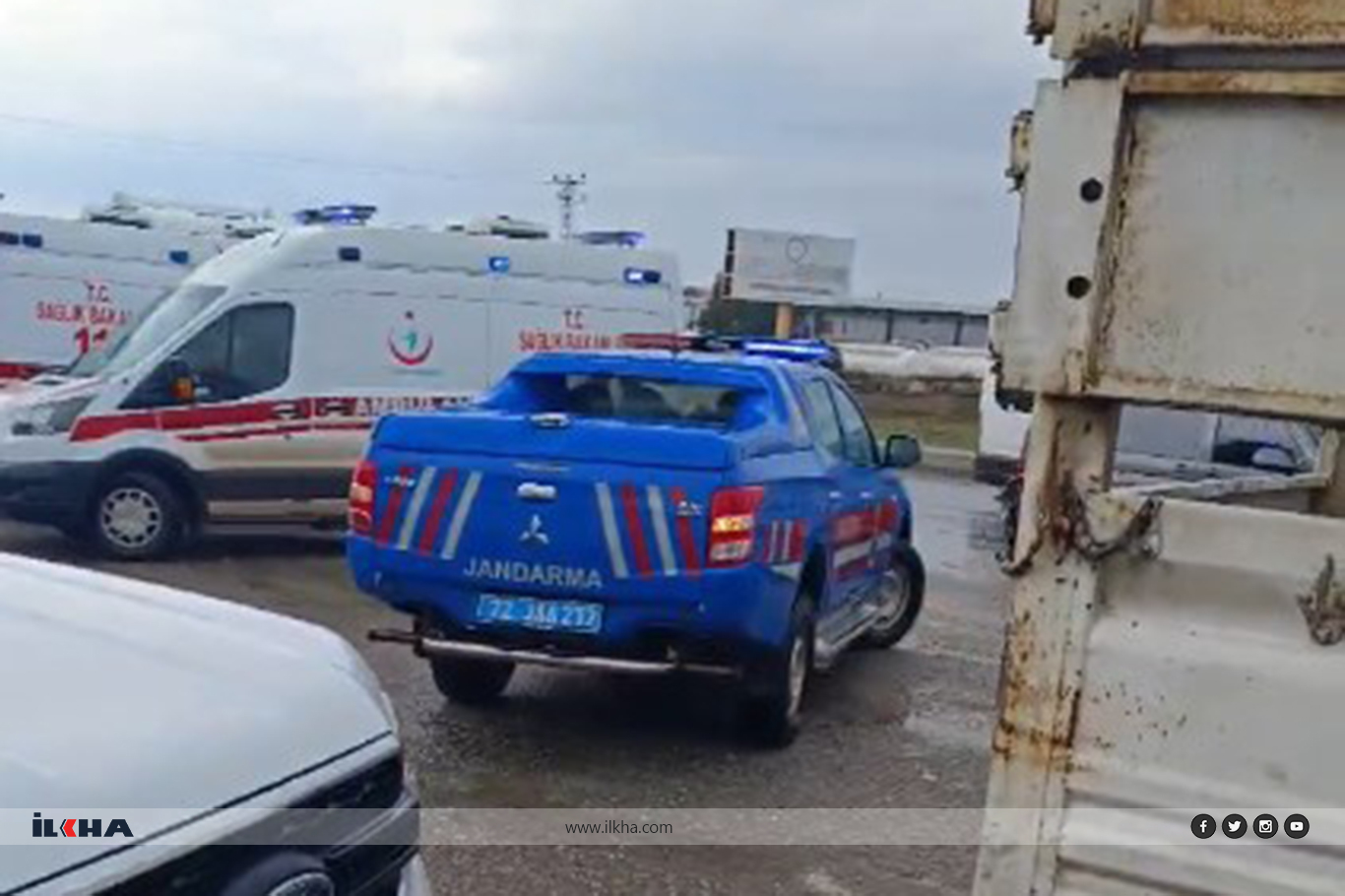 Batman'da öğretmenleri taşıyan minibüs kaza yaptı: 5 yaralı Batman'da öğretmenleri taşıyan minibüs kaza yaptı: 5 yaralı