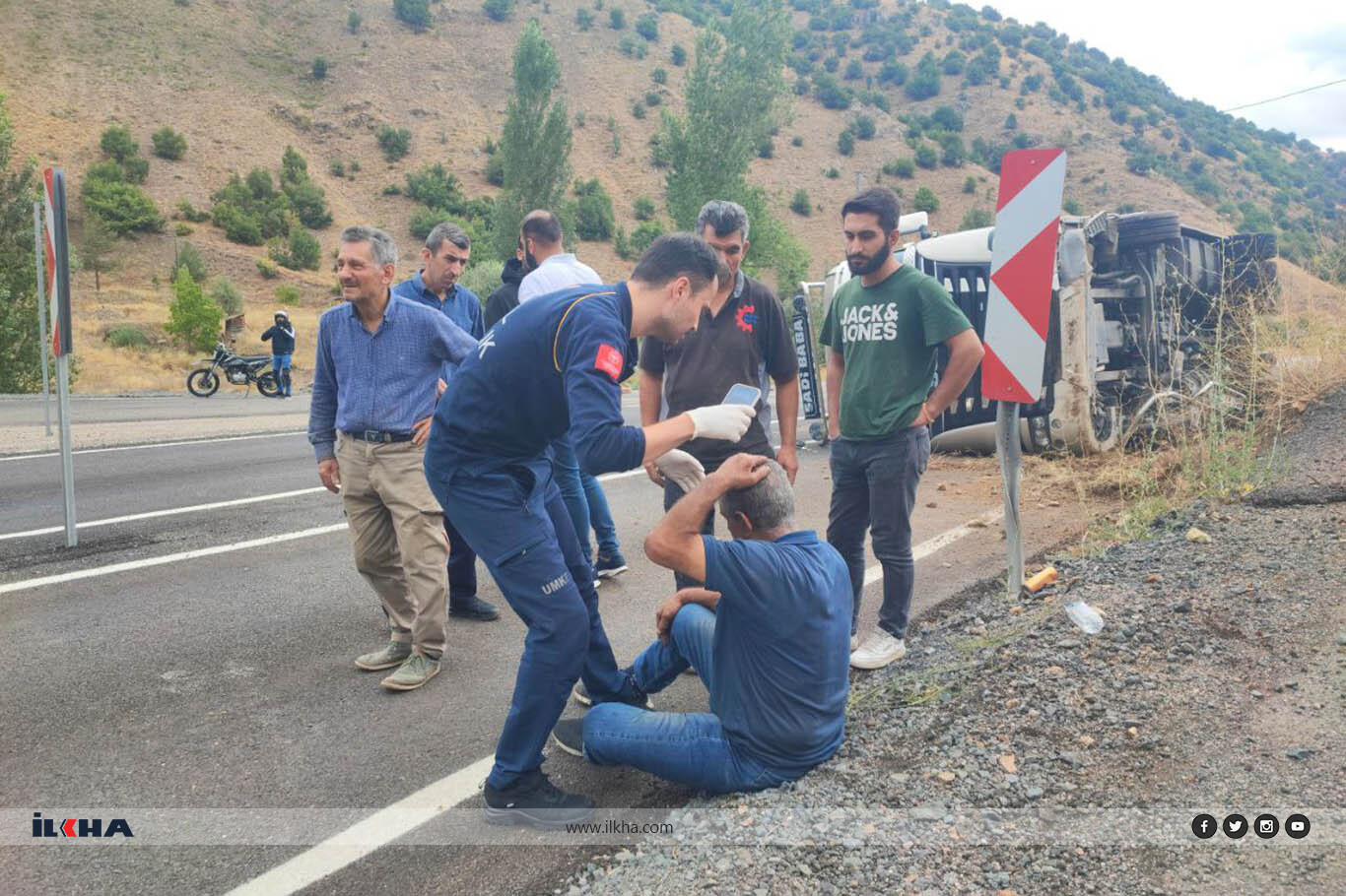 Gümüşhane'de tır kazası: Sürücü yaralı Gümüşhane'de tır kazası: Sürücü yaralı