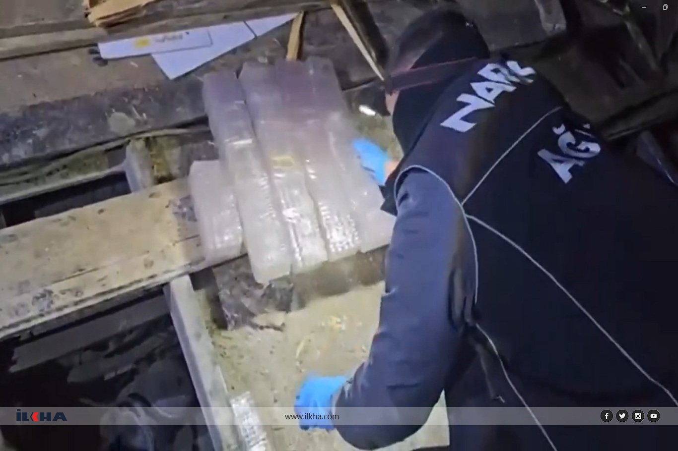 Ağrı'da durdurulan bir tırda yüklü miktarda sentetik ecza maddesi ele geçirildi