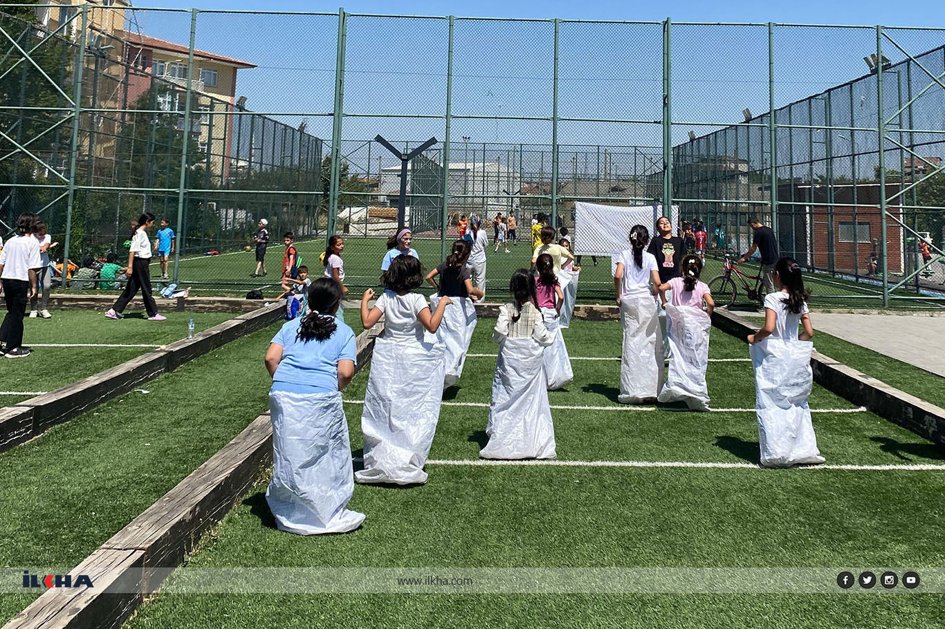 Yaz Kur'an kursunda hem kalp hem zihin beslenerek tüm güzelliği ile devam ediyor Yaz Kur'an kursunda hem kalp hem zihin beslenerek tüm güzelliği ile devam ediyor