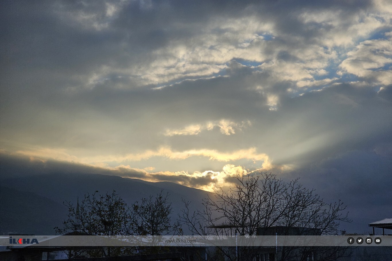 Bursa’da bulutlar arasında gün batımı görsel şölen sundu