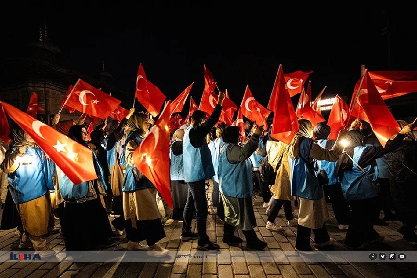 Topkapı Sarayı'ndan Ayasofya'ya "Kadir Alayı" yürüyüşü Topkapı Sarayı'ndan Ayasofya'ya "Kadir Alayı" yürüyüşü