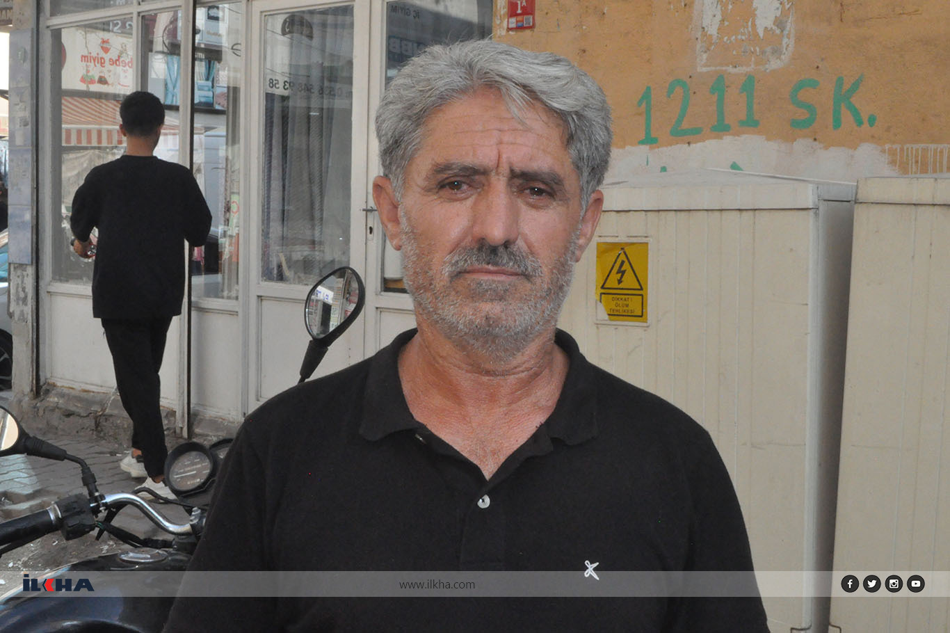 Batmanlılardan DEM'li belediyenin heykel aşkına tepki: Heykellere değil hizmete ihtiyacımız var Batmanlılardan DEM'li belediyenin heykel aşkına tepki: Heykellere değil hizmete ihtiyacımız var