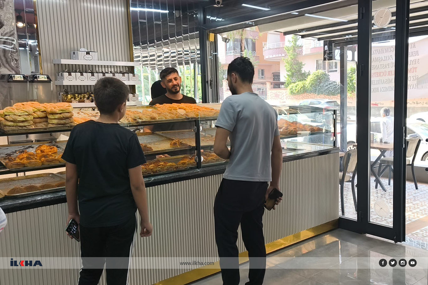 Batman'da örnek davranış: Kandil günü pastaneden bedava ikram Batman'da örnek davranış: Kandil günü pastaneden bedava ikram