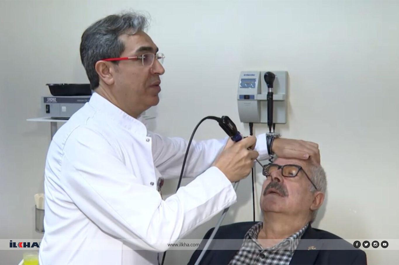 30 yıl burnunda küpe ile yaşadı 30 yıl burnunda küpe ile yaşadı