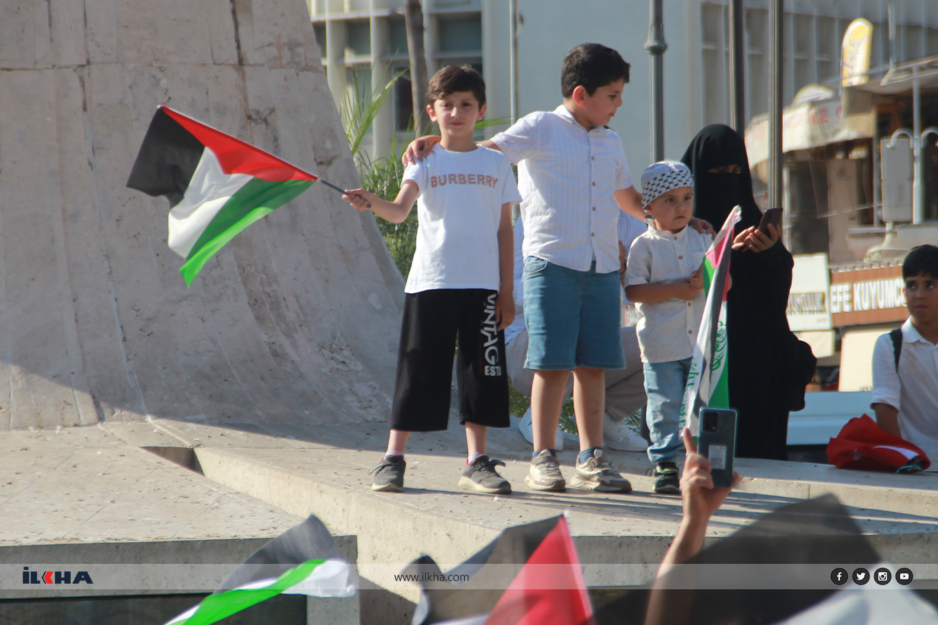 Adanalı anneler ve çocuklardan Gazze’ye destek yürüyüşü