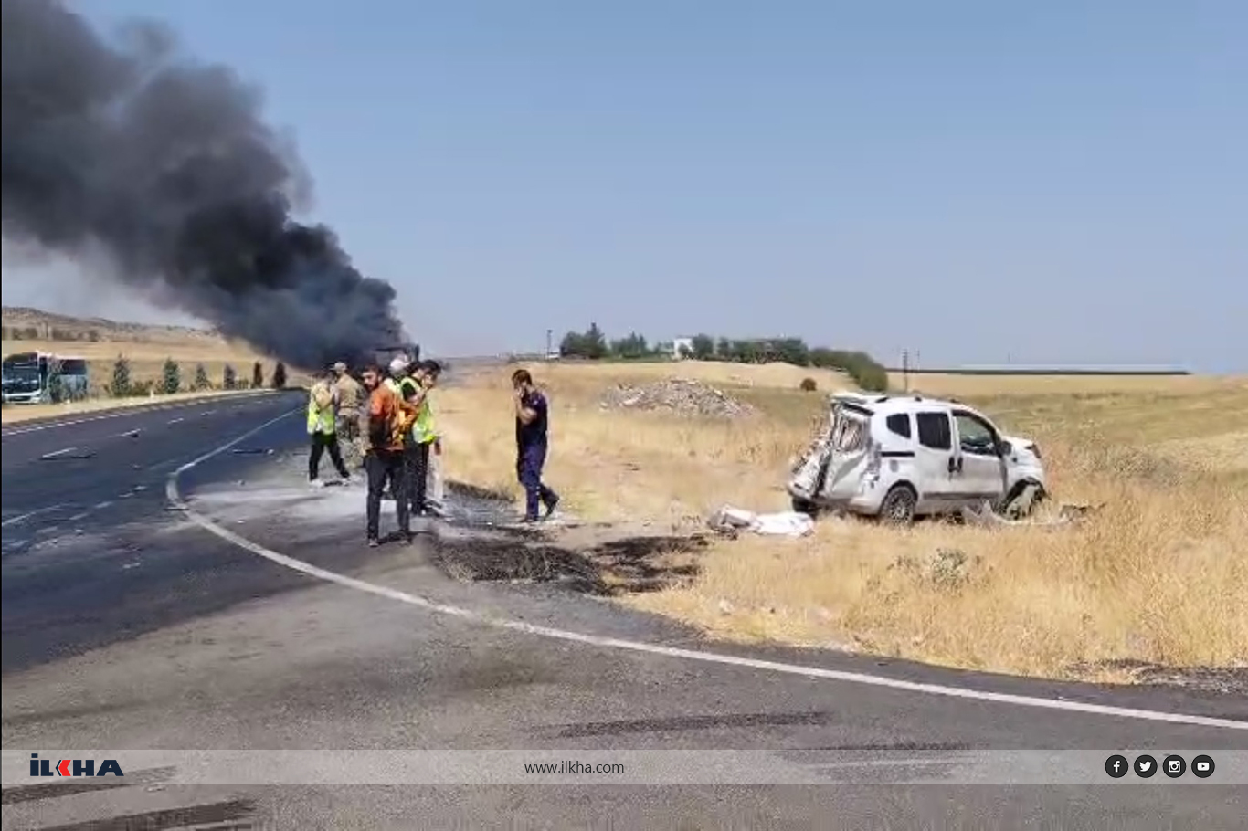 Diyarbakır'da tır ile hafif ticari araç çarpıştı: Tır alev aldı Diyarbakır'da tır ile hafif ticari araç çarpıştı: Tır alev aldı