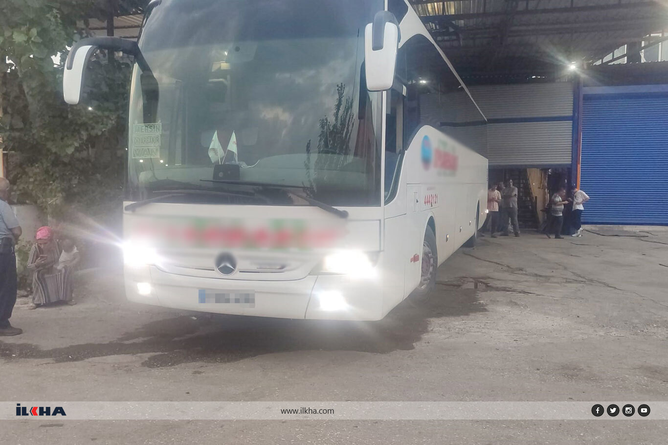 Yolda mağdur edilen vatandaşlardan otobüs firmasına tepki Yolda mağdur edilen vatandaşlardan otobüs firmasına tepki