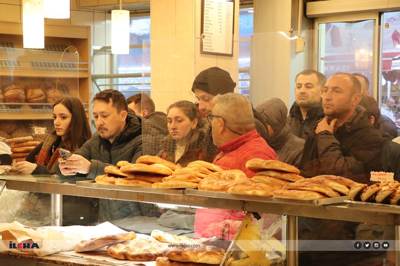Fırıncıların Ramazan yoğunluğu: Gün boyunca dinlenmeden pide çıkarıyorlar