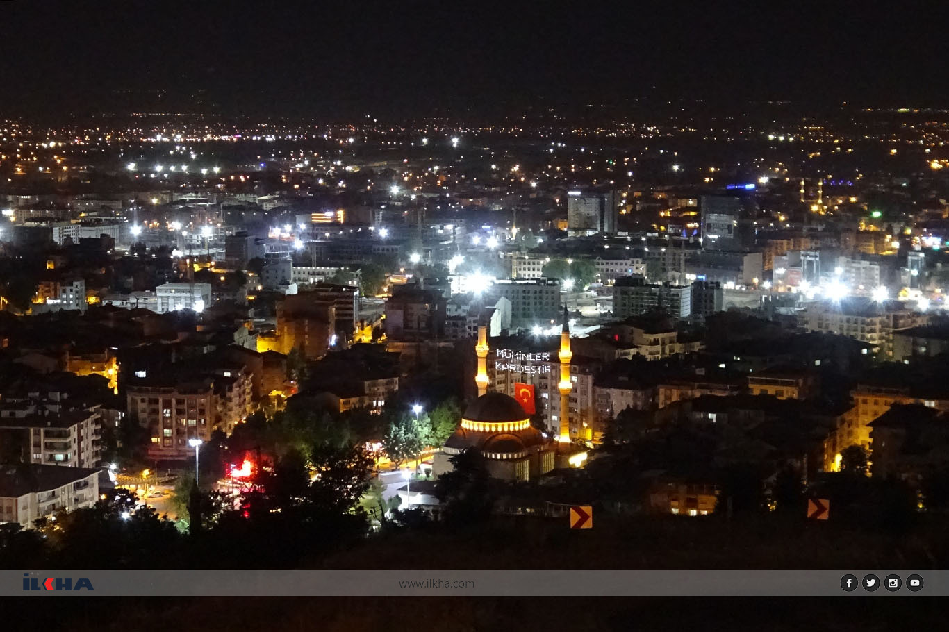 Malatya'da darbe girişiminin yıldönümünde semalar selalarla yankılandı Malatya'da darbe girişiminin yıldönümünde semalar selalarla yankılandı