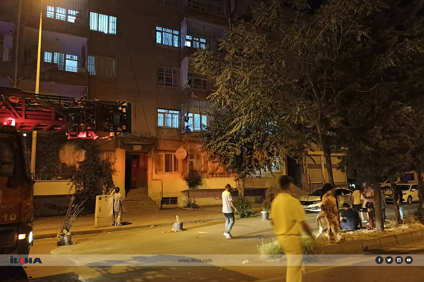 Diyarbakır'da binanın sallandığı iddiası paniğe neden oldu Diyarbakır'da binanın sallandığı iddiası paniğe neden oldu