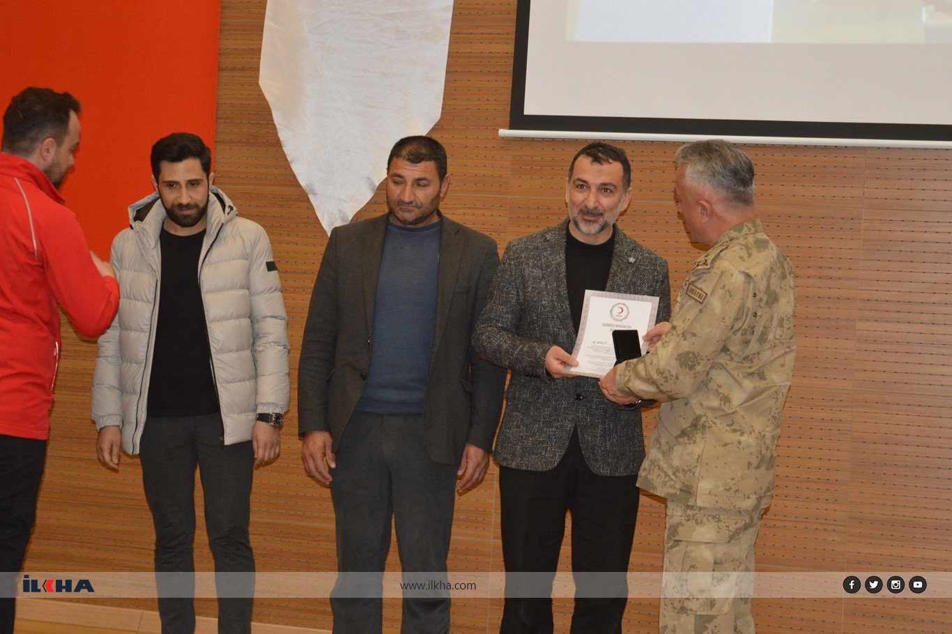 Siirt'te kan bağışçılarına madalya verildi