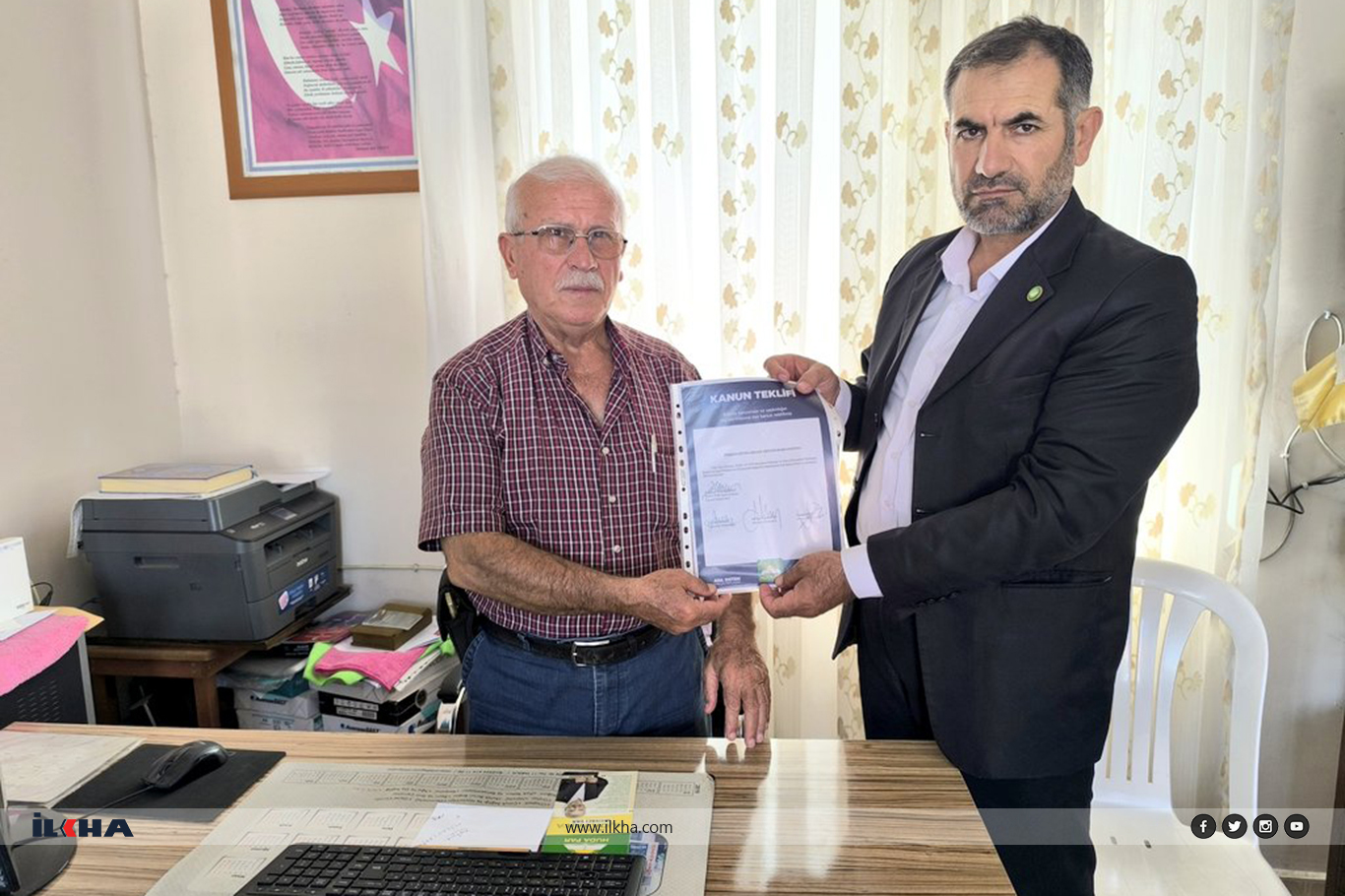 HÜDA PAR Tarsus İlçe Başkanlığı heyeti muhtarlar ve esnafla bir araya geldi. HÜDA PAR Tarsus İlçe Başkanlığı heyeti muhtarlar ve esnafla bir araya geldi.