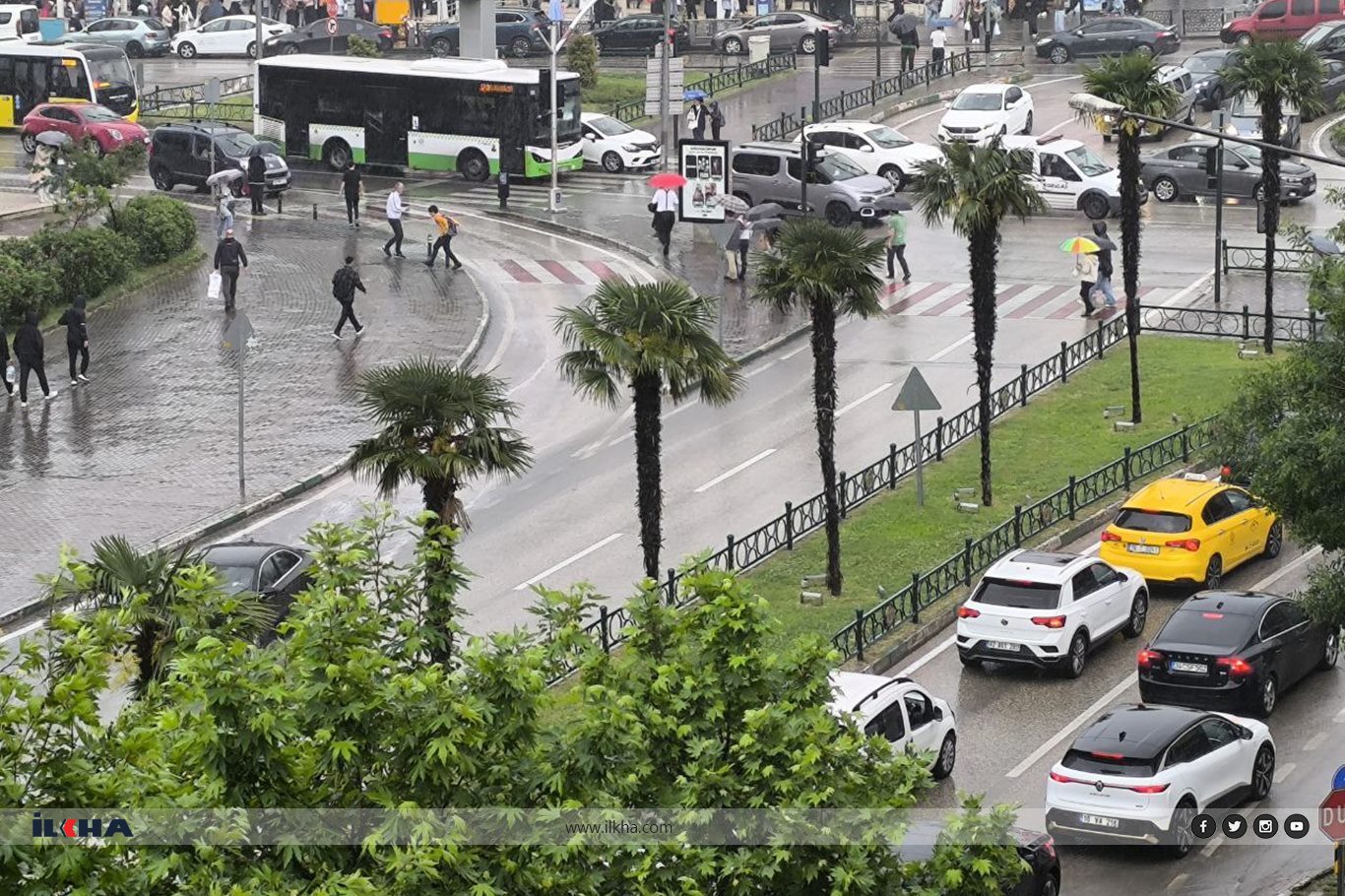 Meteorolojinin uyardığı Bursa'da sağanak yağış etkili oluyor Meteorolojinin uyardığı Bursa'da sağanak yağış etkili oluyor
