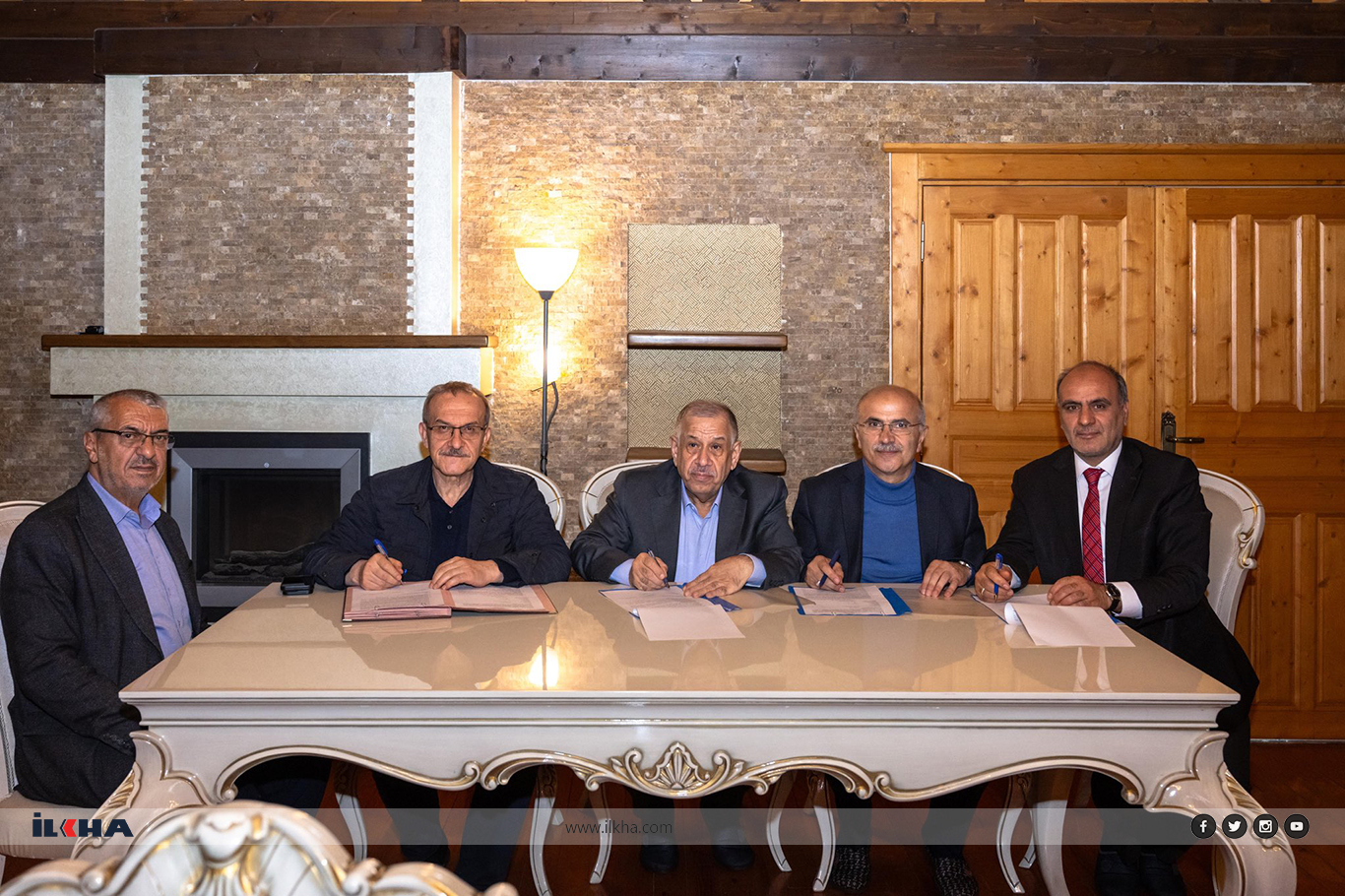 Depremde yıkılan Şehir Mezarlığı Camii Osmanlı mimarisi tarzında inşa edilecek Depremde yıkılan Şehir Mezarlığı Camii Osmanlı mimarisi tarzında inşa edilecek