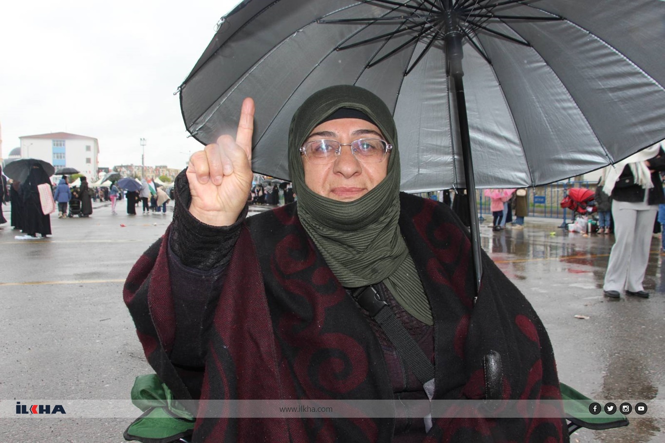 Peygamber sevgisi engel tanımadı: Binlerce kadın Mevlid alanına akın etti Peygamber sevgisi engel tanımadı: Binlerce kadın Mevlid alanına akın etti