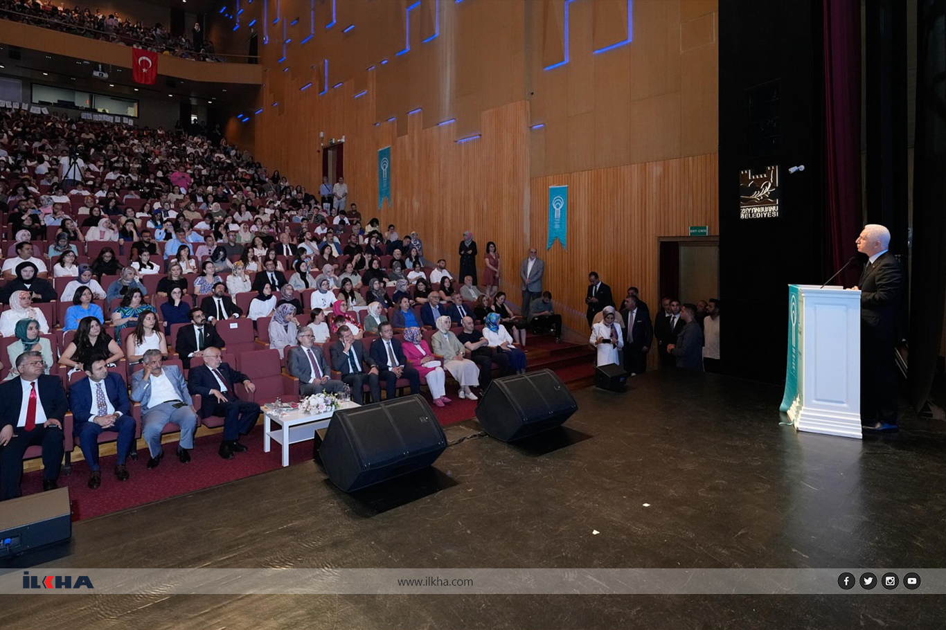 "Medeniyet Okumaları Projesi" kapsamında İstanbul'da 135 bin kitap okutuldu "Medeniyet Okumaları Projesi" kapsamında İstanbul'da 135 bin kitap okutuldu