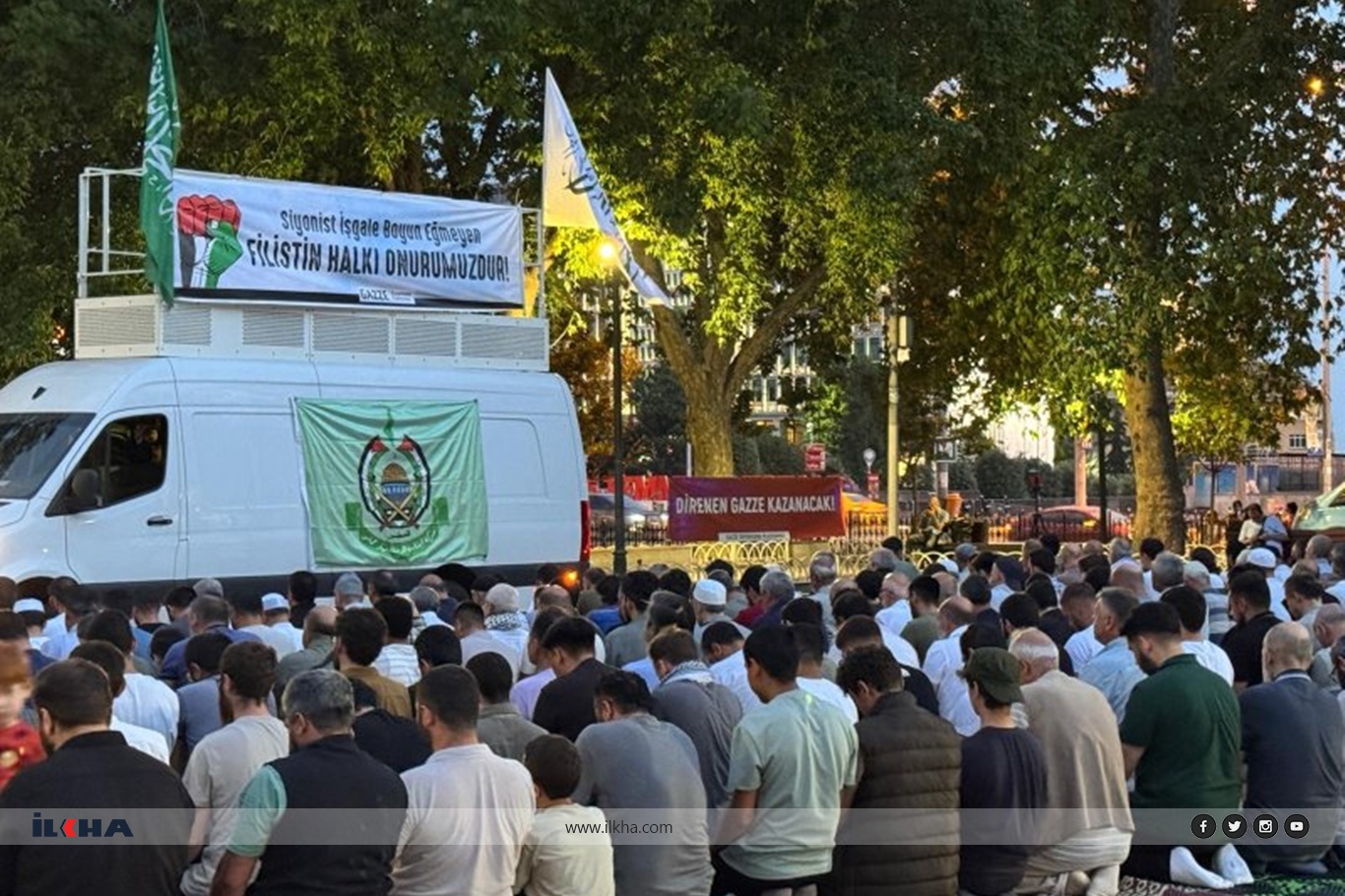 Saraçhane'de Gazze için kunut duası Saraçhane'de Gazze için kunut duası