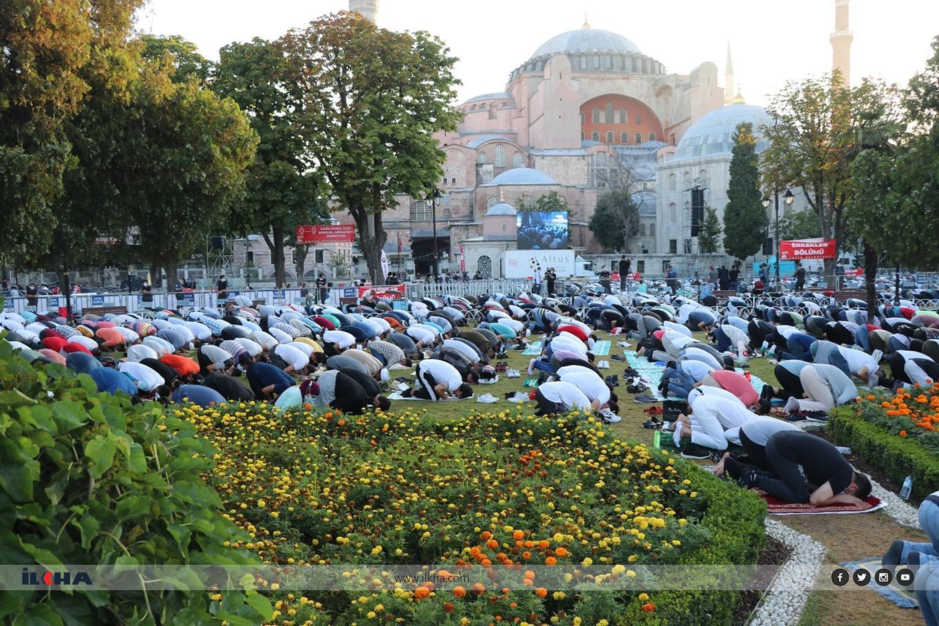 Ayasofya Camii üç yıl önce bugün ibadete açıldı Ayasofya Camii üç yıl önce bugün ibadete açıldı