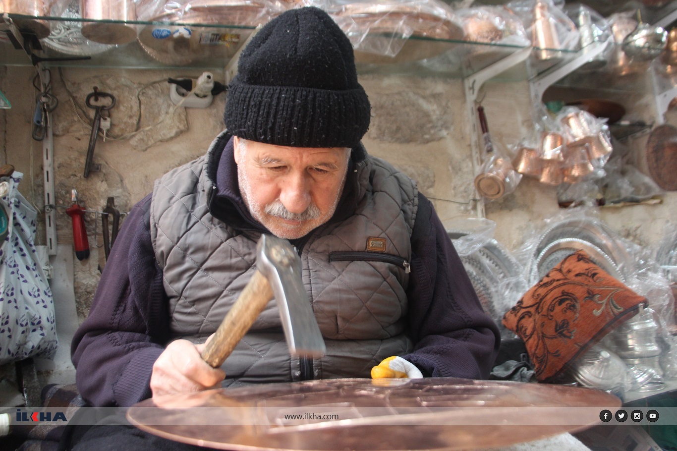 60 yıldır bakıra şekil veren Nihat Usta: İşin ustası olmak için uzun yılların ömürden gitmesi lazım