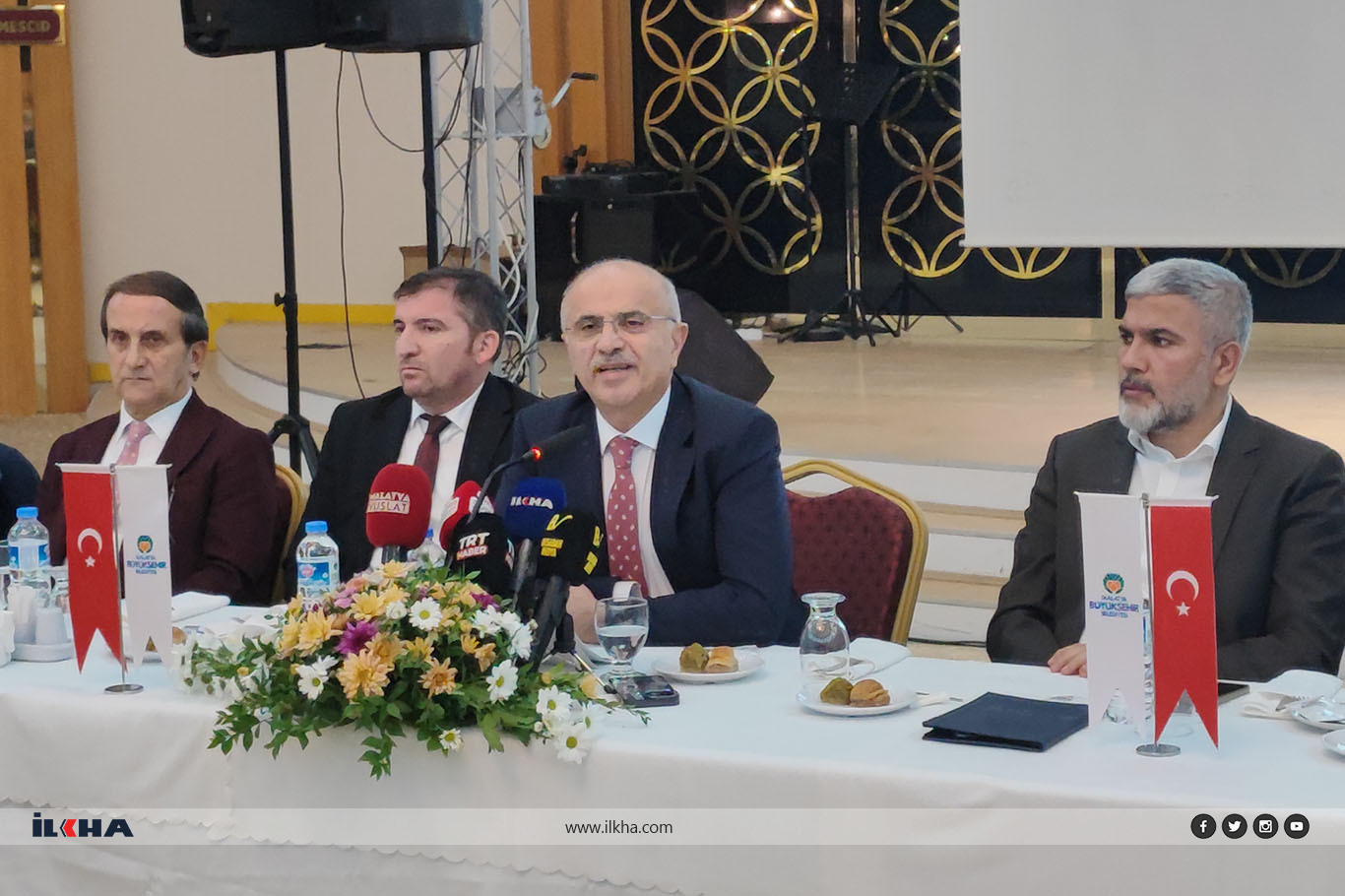 Başkan Er, çalışan gazeteciler gününde Gazze'de şehit edilen gazetecilere dikkat çekti Başkan Er, çalışan gazeteciler gününde Gazze'de şehit edilen gazetecilere dikkat çekti