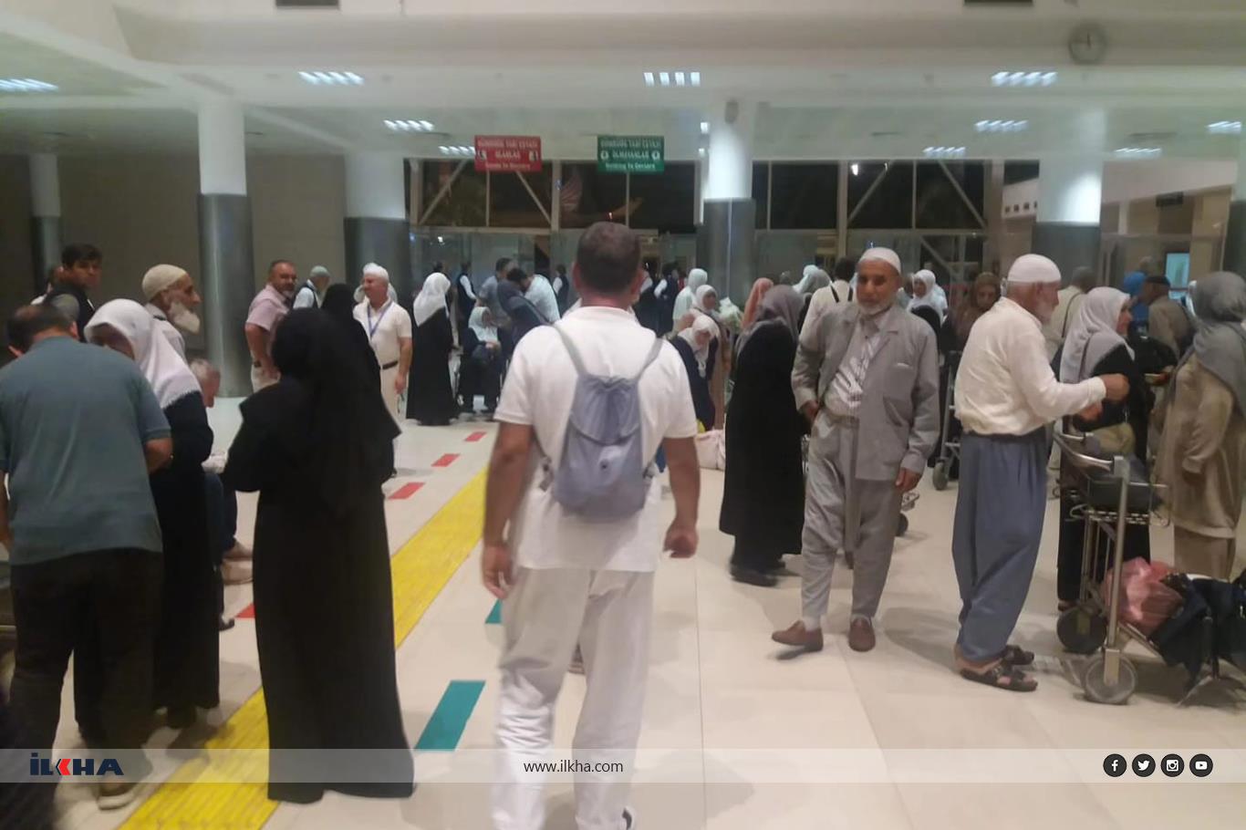 Adıyamanlı hacılar yurda dönmeye başladı Adıyamanlı hacılar yurda dönmeye başladı