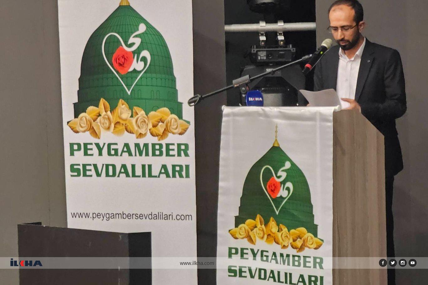 Alınç: Bedir'de takılan sarı sarık ile Gazze'deki kefiye aynı anlamı taşıyor Alınç: Bedir'de takılan sarı sarık ile Gazze'deki kefiye aynı anlamı taşıyor