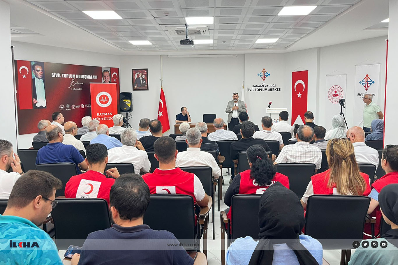 Batman Müftüsü'nden sivil toplum kuruluşlarına iş birliği çağrısı Batman Müftüsü'nden sivil toplum kuruluşlarına iş birliği çağrısı