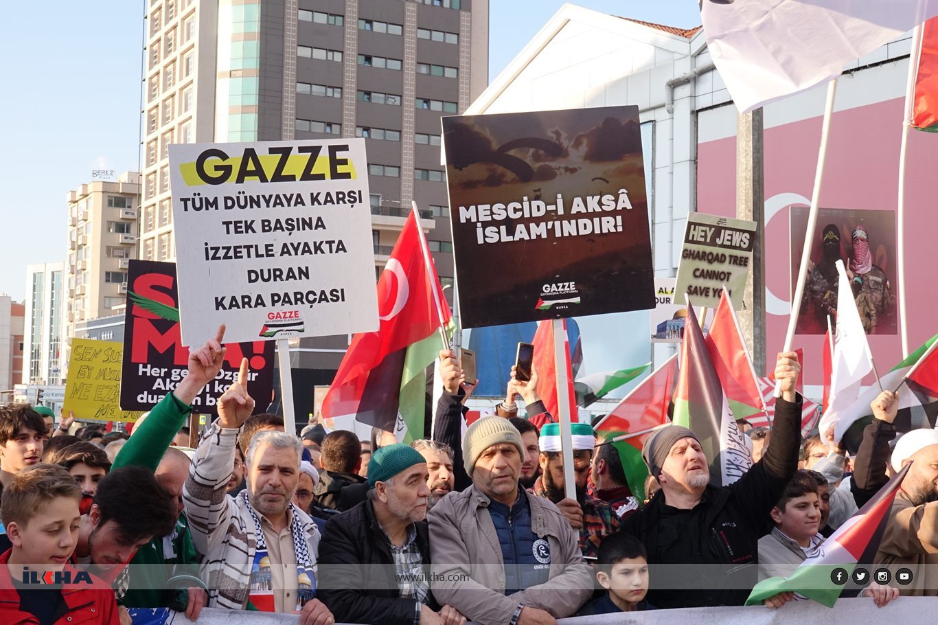 Bursa'da binlerce kişi Gazze'ye destek için yürüdü