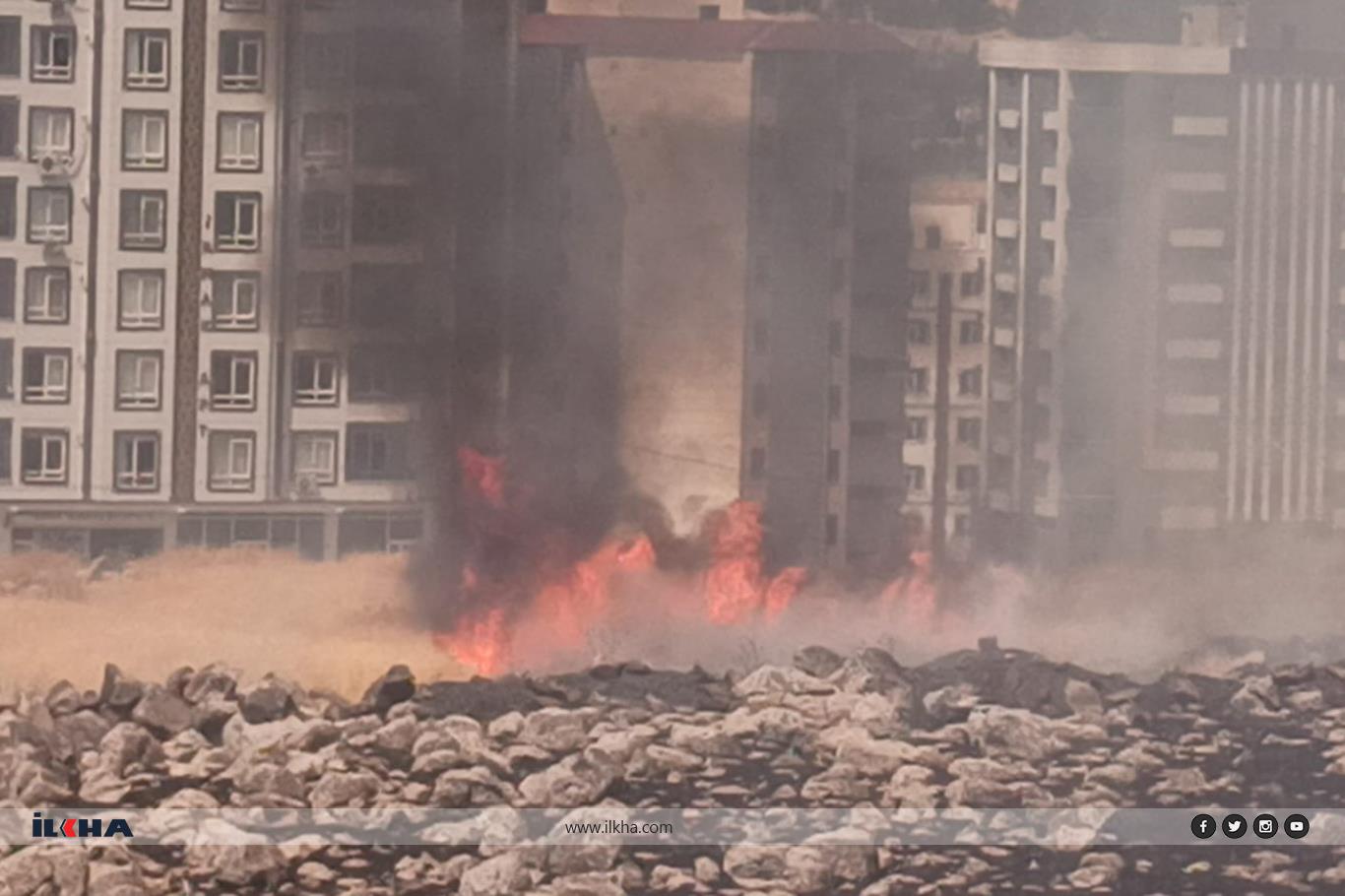 Şanlıurfa'da boş arazide çıkan yangın korkuttu