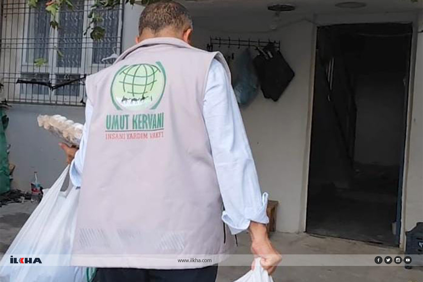 Umut Kervanı Tarsus'ta ihtiyaç sahibi ailelere yardım ulaştırdı