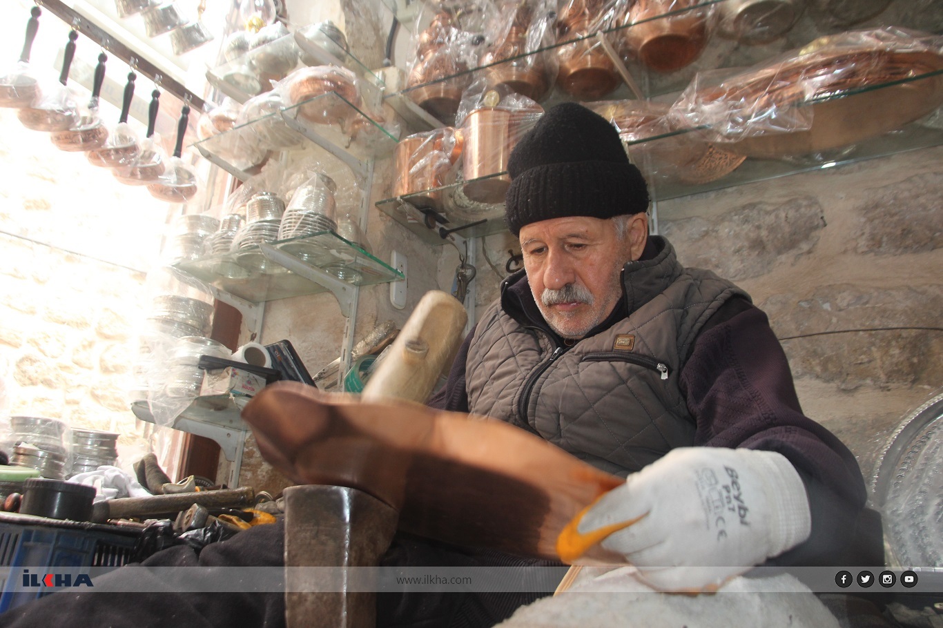 60 yıldır bakıra şekil veren Nihat Usta: İşin ustası olmak için uzun yılların ömürden gitmesi lazım