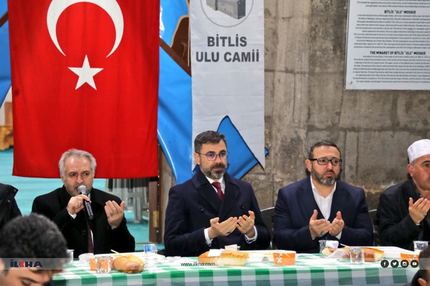 Tarihi Bitlis Ulu Camii’nde geleneksel iftar programı düzenlendi Tarihi Bitlis Ulu Camii’nde geleneksel iftar programı düzenlendi