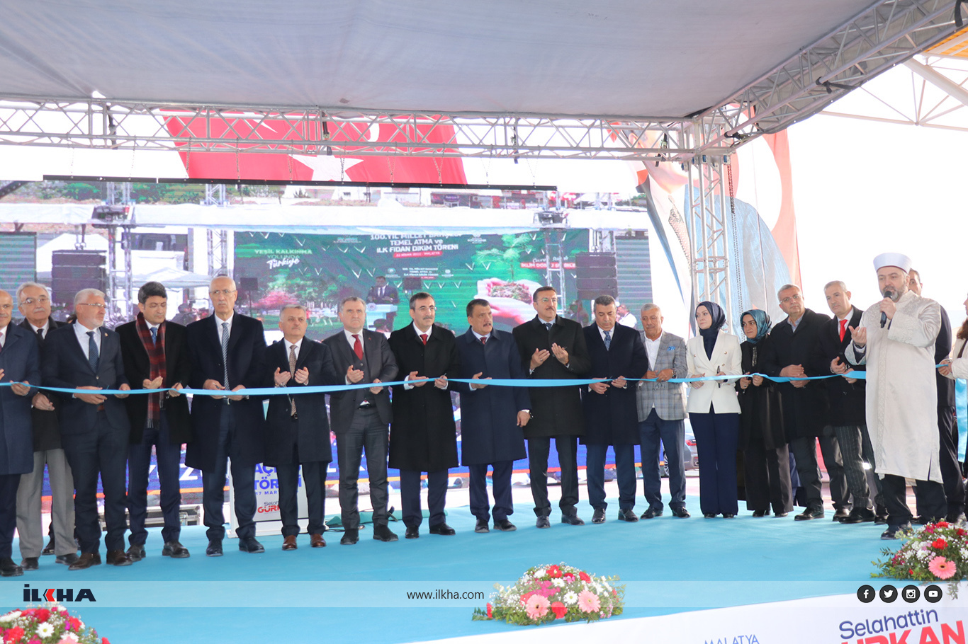 Cumhurbaşkanı Yardımcısı Yılmaz: Yıl sonuna kadar 200 bin civarında konut hak sahiplerine teslim edilecek Cumhurbaşkanı Yardımcısı Yılmaz: Yıl sonuna kadar 200 bin civarında konut hak sahiplerine teslim edilecek