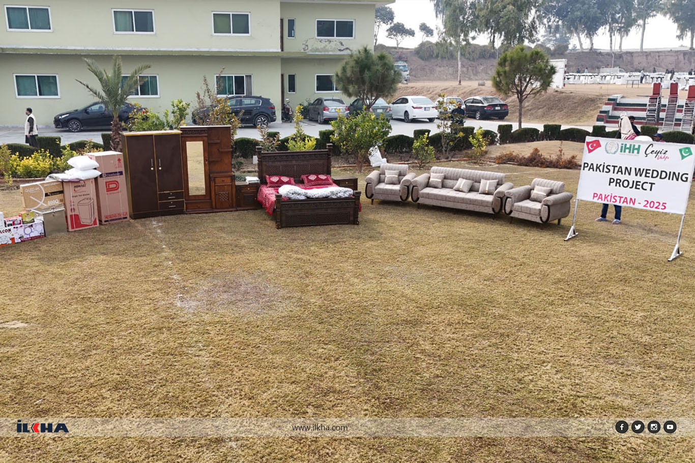 Pakistan'da toplu düğün: 43 çift evlendi