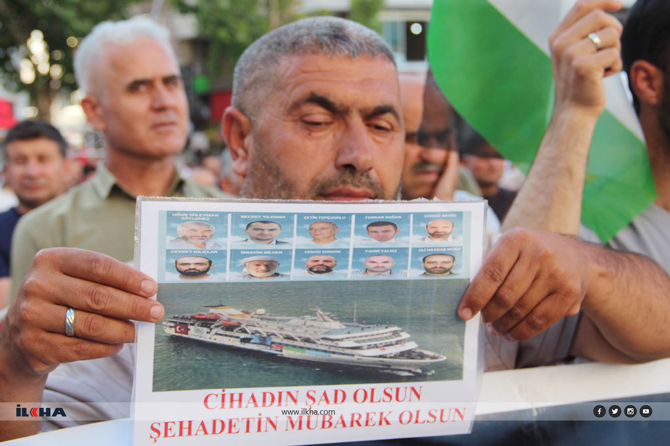 Batmanlılar Mavi Marmara Şehitleri'ni andı, siyonist rejime sert tepki gösterdi Batmanlılar Mavi Marmara Şehitleri'ni andı, siyonist rejime sert tepki gösterdi