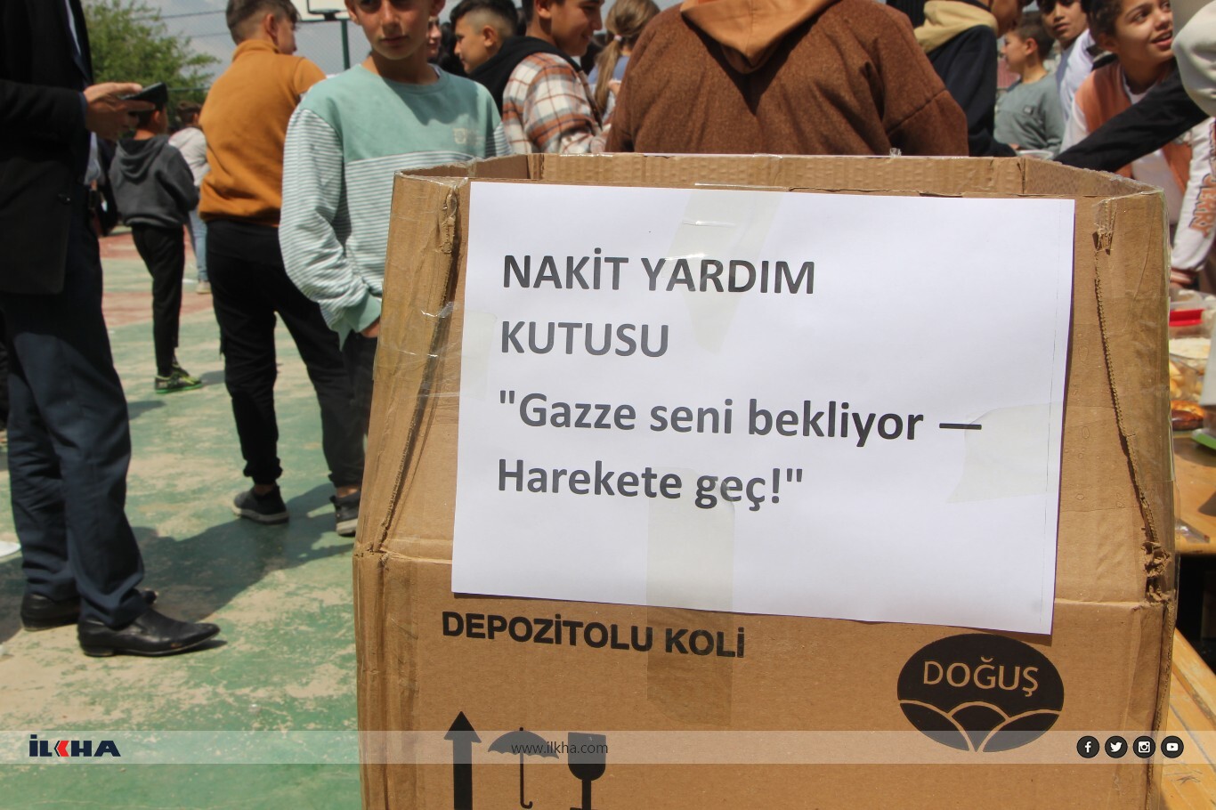Ortaokul öğrencileri Gazze yararına kermes düzenledi Ortaokul öğrencileri Gazze yararına kermes düzenledi