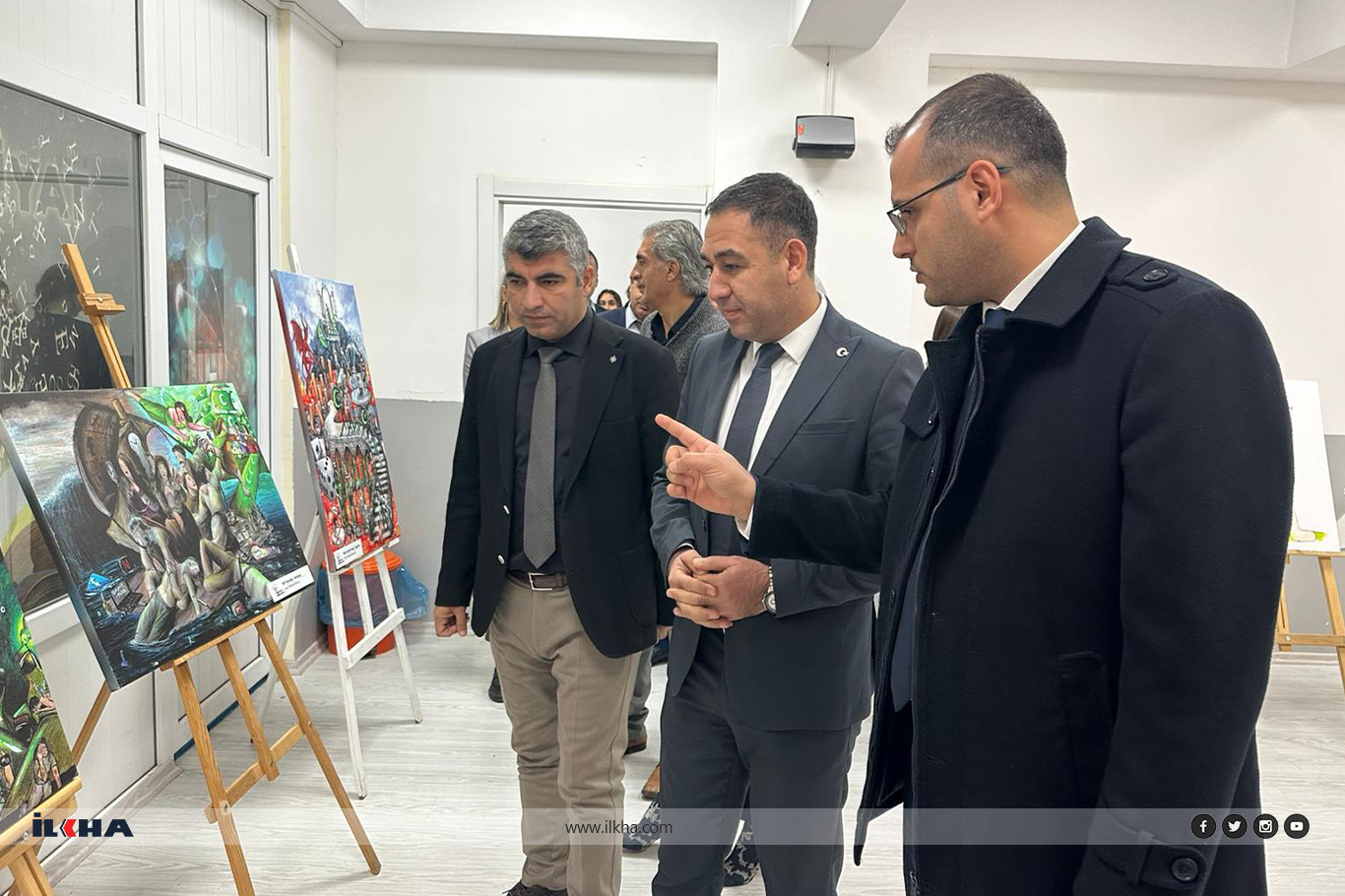 Adana'da "Sağlıklı Nesil Sağlıklı Gelecek" resim sergisi ziyarete açıldı