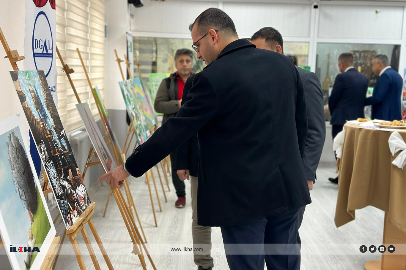 Adana'da "Sağlıklı Nesil Sağlıklı Gelecek" resim sergisi ziyarete açıldı